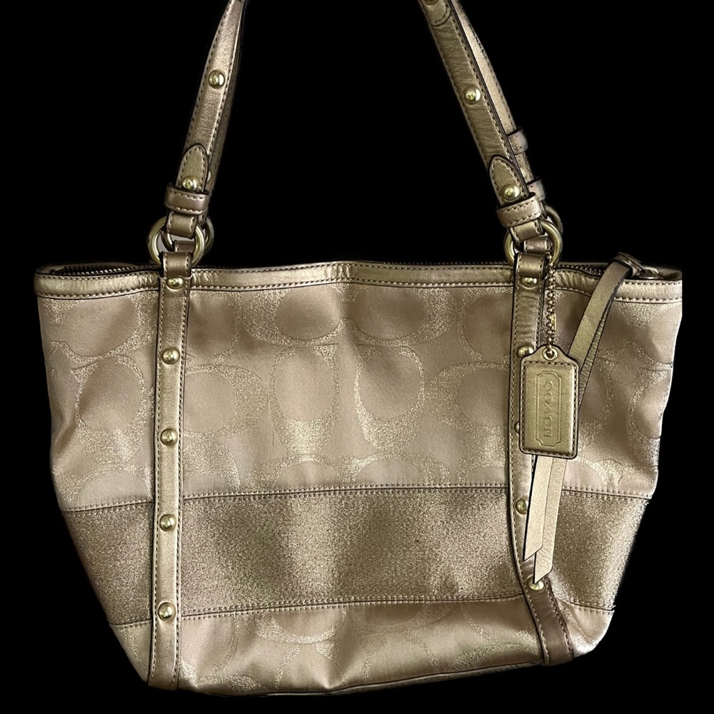 Coach gold purse slightly used but great condition